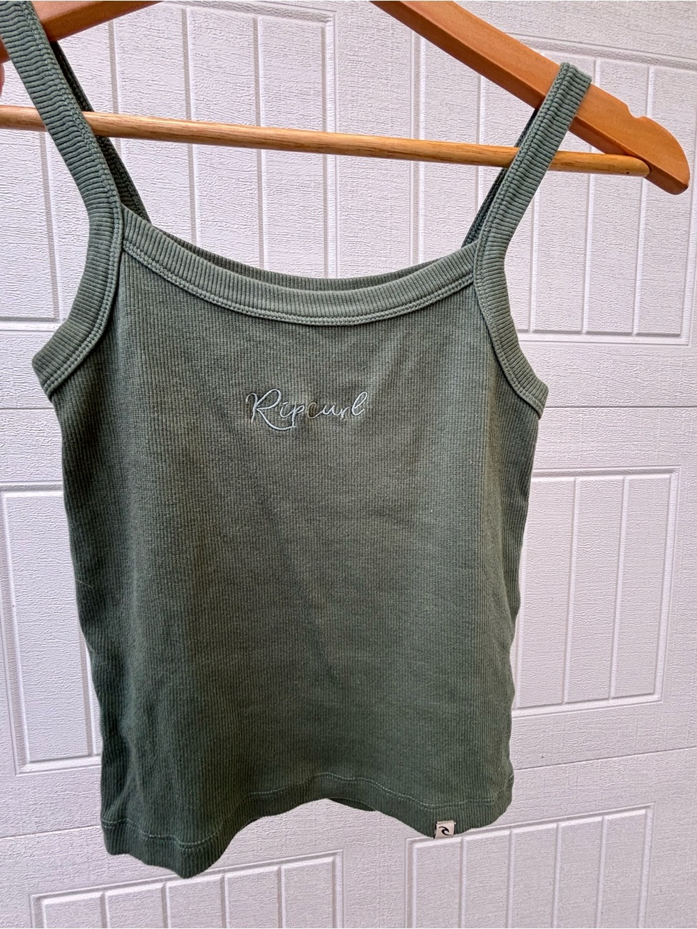 Rip curl embroidered tank/ Small